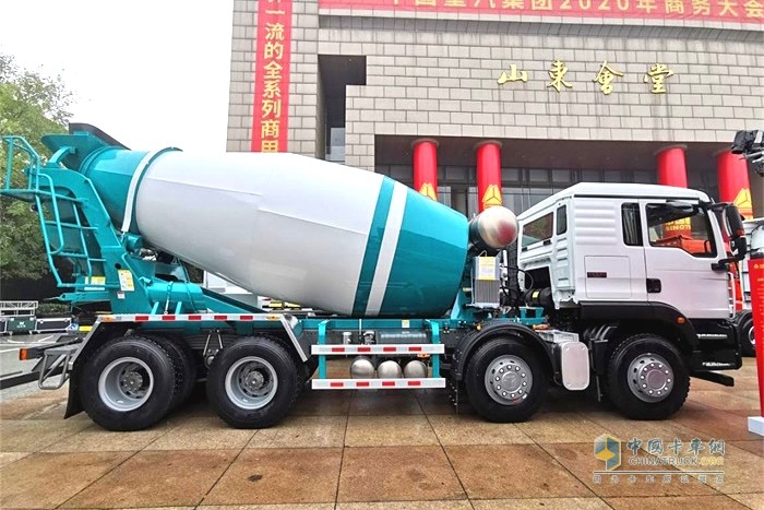 汕德卡產品嚴守法規，推出最新8x4水泥攪拌車