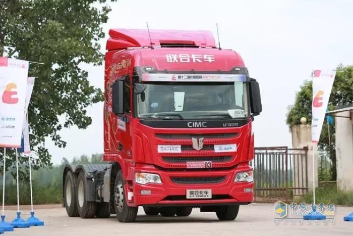 聯合卡車U+600馬力6×4牽引車