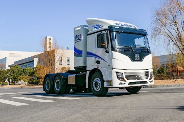 當前謀求新能源轉型的重卡主機廠有很多，徐工算是比較成功的一個。