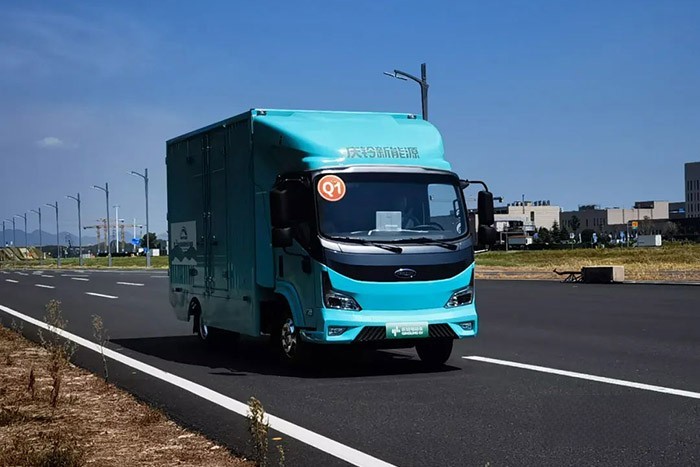 慶鈴EVM600純電動輕卡，一舉奪獲輕型貨廂組（輕卡組）全能金獎、最佳節能能力獎、最佳續航能力獎、最佳動力性能獎、最佳制動性能獎五項大獎。